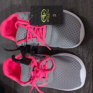 Girls athletic sneaker